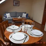 Przy Basenie Blisko Morza Brown Apartment Puck