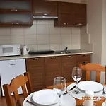 Apartment Przy Basenie Blisko Morza Brown Puck
