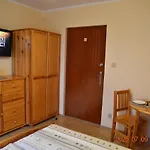 Przy Basenie Blisko Morza Brown Apartment Puck
