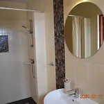 Przy Basenie Blisko Morza Brown Apartment