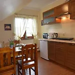 Apartment Przy Basenie Blisko Morza Brown Puck