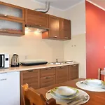 Przy Basenie Blisko Morza Brown Apartment