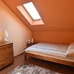 Apartment Przy Basenie Blisko Morza Brown