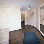 Apartment Przy Basenie Blisko Morza Brown *