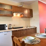 Apartment Przy Basenie Blisko Morza Brown Puck