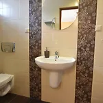 Apartment Przy Basenie Blisko Morza Brown
