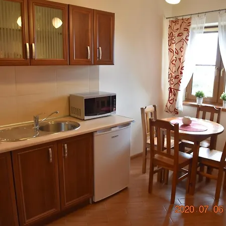 Apartment Przy Basenie Blisko Morza Brown