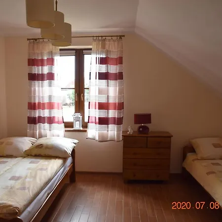 Przy Basenie Blisko Morza Brown Apartment Puck
