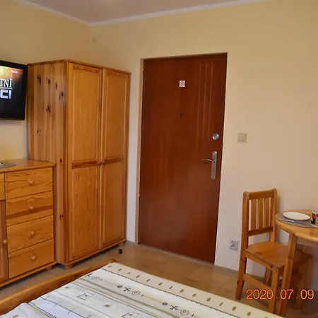 Przy Basenie Blisko Morza Brown Apartment Puck