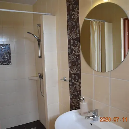 Przy Basenie Blisko Morza Brown Appartement
