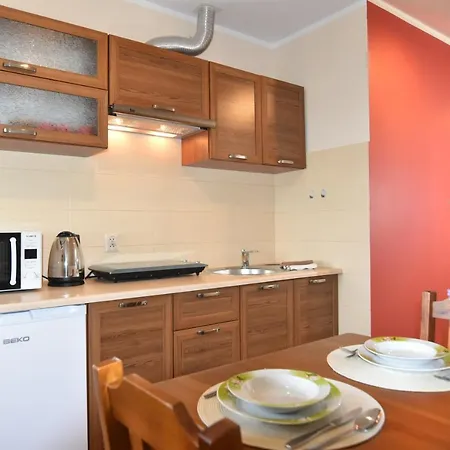 Przy Basenie Blisko Morza Brown Appartement