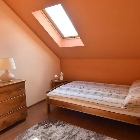 Apartment Przy Basenie Blisko Morza Brown
