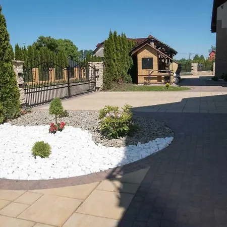 Przy Basenie Blisko Morza Brown Appartement