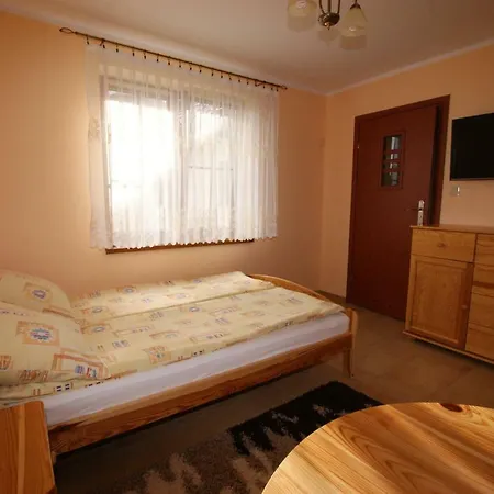 Przy Basenie Blisko Morza Brown Apartment Puck