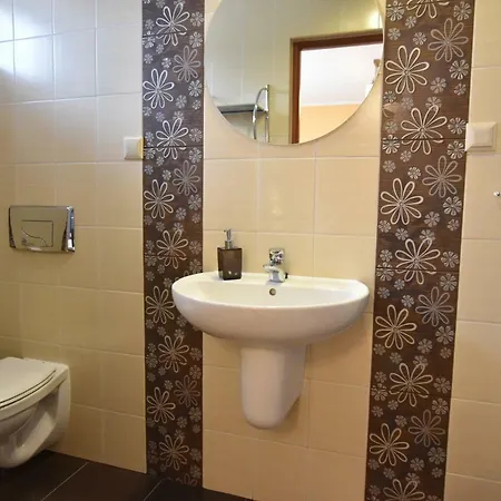 Apartment Przy Basenie Blisko Morza Brown